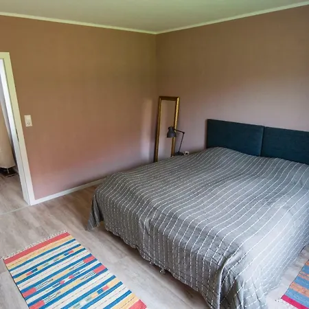 Beverlodge Apartment *
