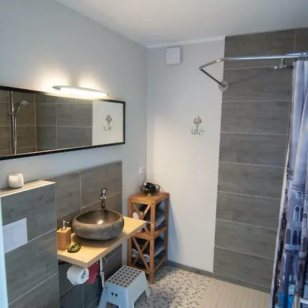 Beverlodge Apartment *